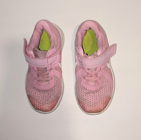 Nike Girls Revolution 4 Running Shoes Athletic - Picture 4 of 7